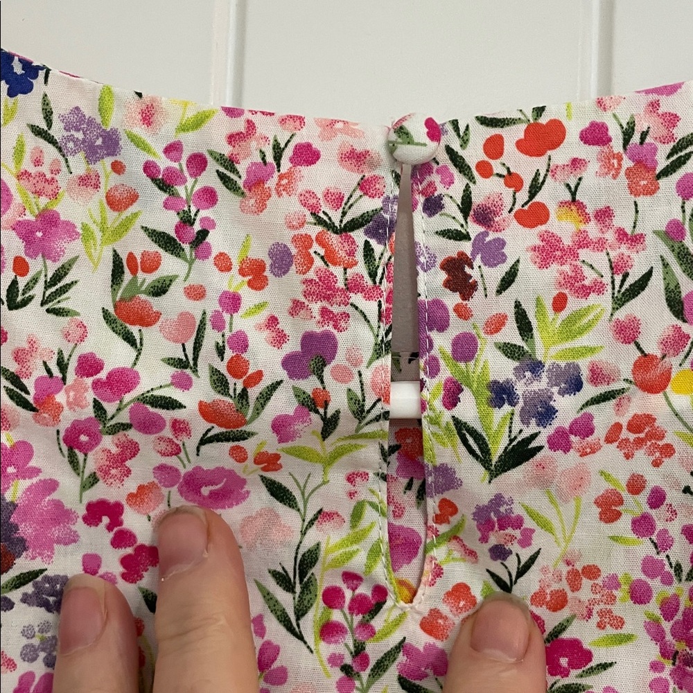 THML Floral pink Top with lots of color Accents large NWOT - Picture 4 of 5